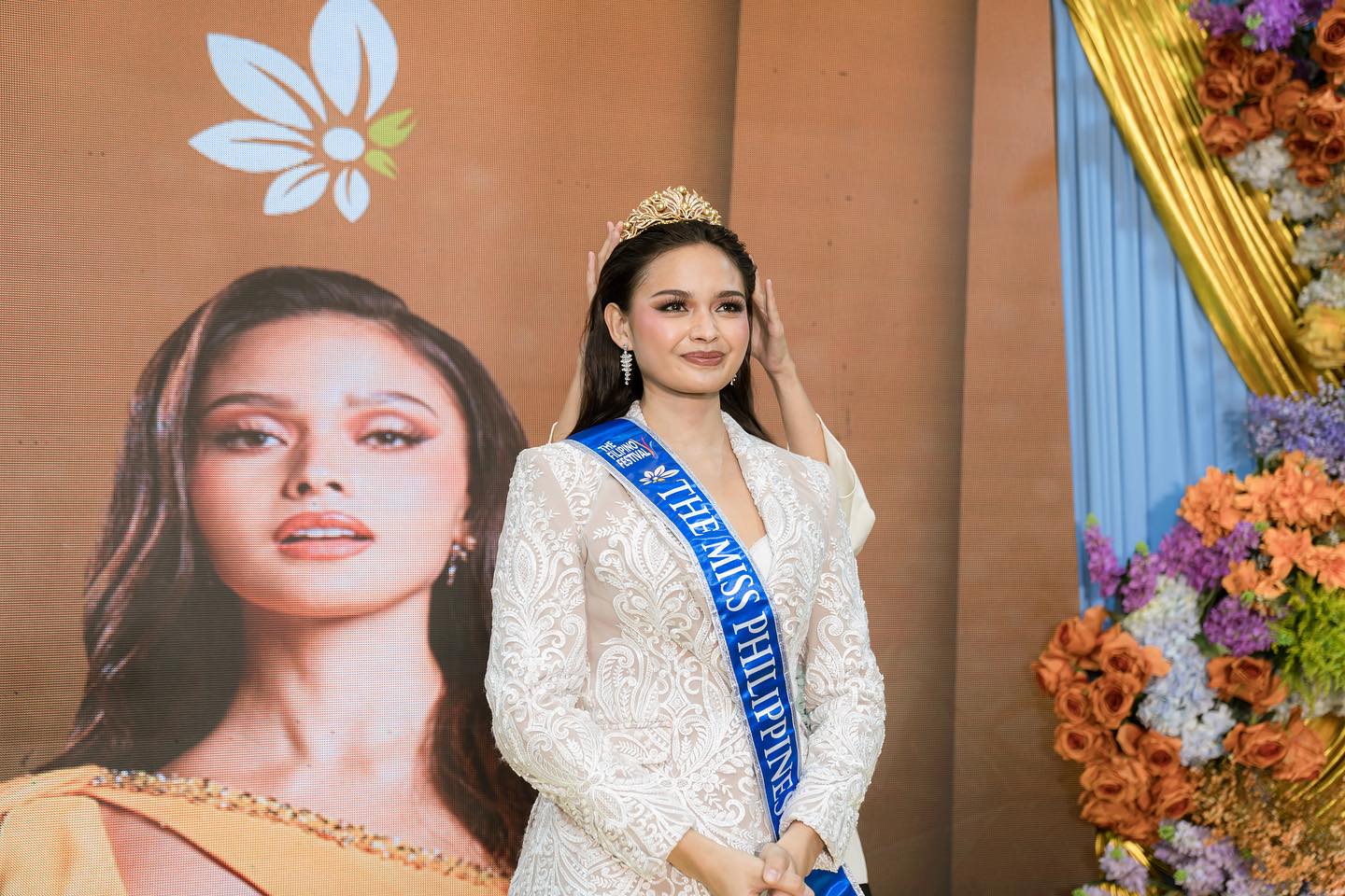 Pauline Amelinckx Crowned As First The Miss Philippines 